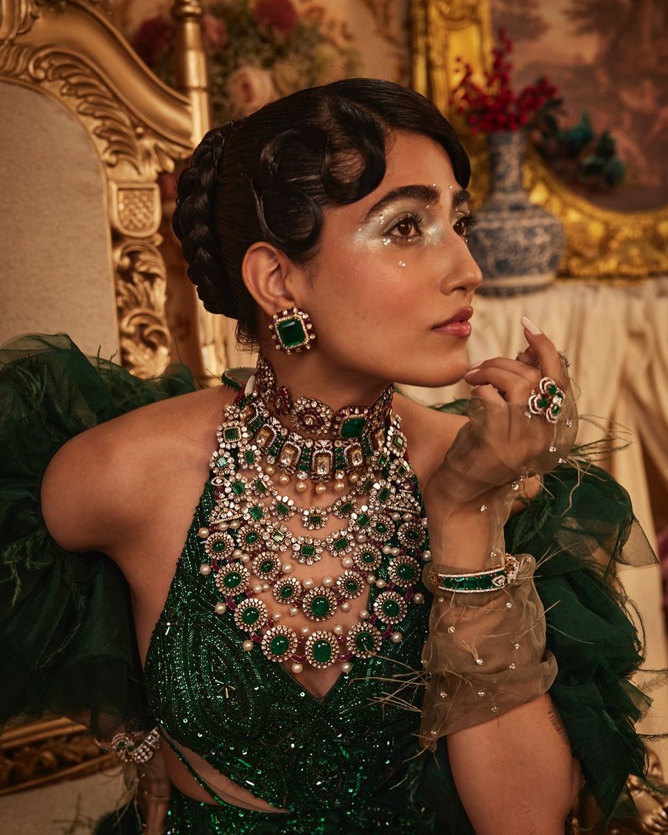 MkJewelsIndia's tweet photo. Neckpieces that are fit for royalty. MK JEWELS presents some of its most elegant necklaces and chokers.

Don’t miss out on our offers - 25% OFF on making charges and 25% OFF on Diamond and Polki Jewellery.

WEBSITE
https://t.co/KaE3u185Bn

CONTACT
8080007722 9297555000 https://t.co/9lyqBgnKLb