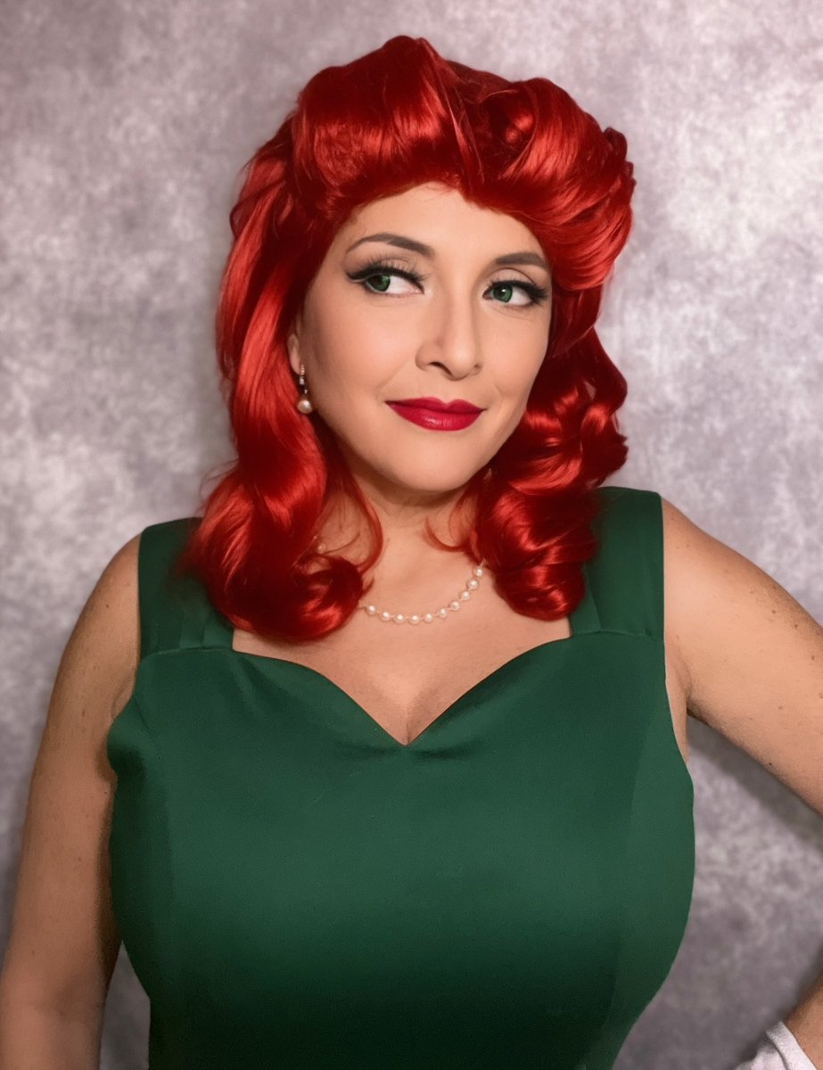 Wrapping up #40s Friday with my 40s #PoisonIvy! Wig by @ardawigs Ferrari in Rust Red, cut/styled by me Foundation/concealer by @ilmakiage Brow pencil/eyeshadow/lipcolor by @nyxcosmetics Eyeliner by @thebodyshop Lashes by @ardellbeauty Contacts by @uniqso; use code UNIQSOAMHC