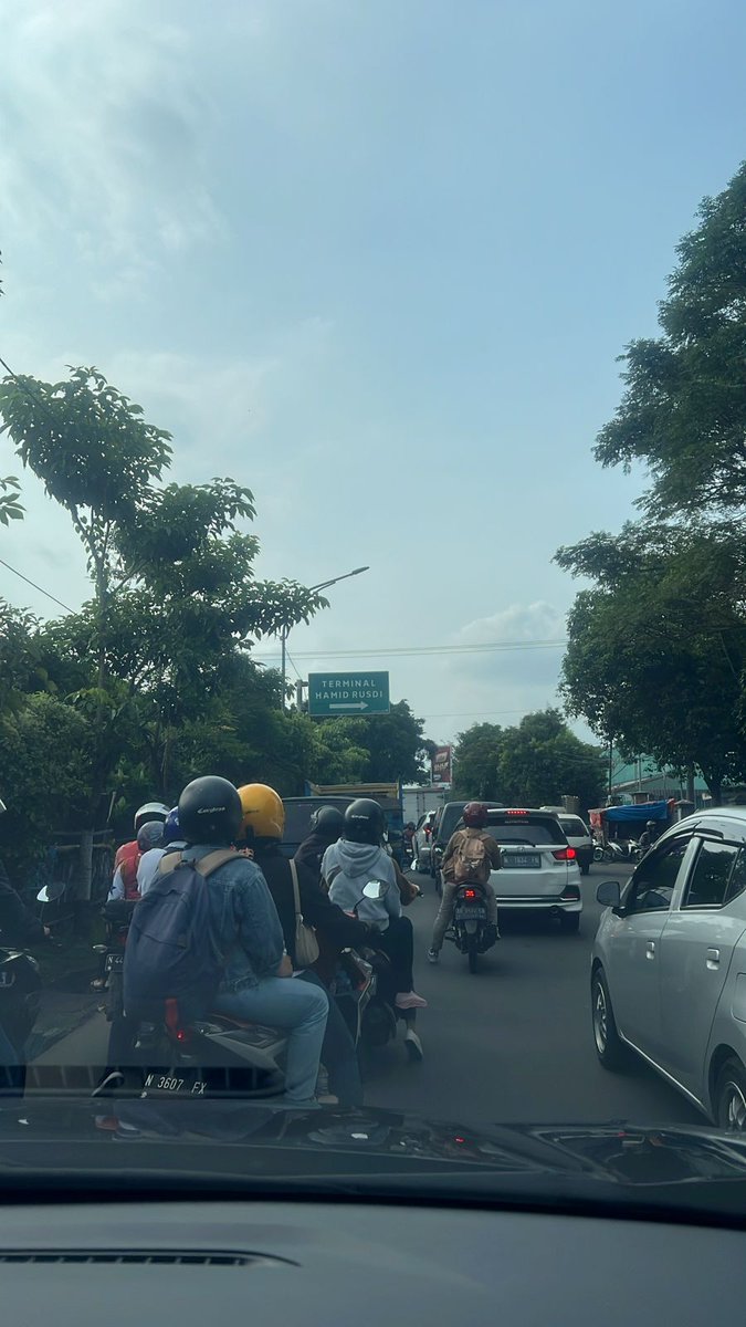 13.53 #trafficreportmlg Pantauan lalin di TL Gadang arah utara antriannya masih normal. (pd-rz)