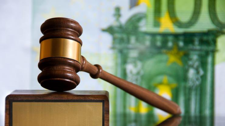 #AFFAIREAPOLLONIA
APRÈS 15 ANS, TROIS NOTAIRES BIENTÔT JUGÉS EN CORRECTIONNELLE
Le palais Monthyon, à Marseille, ne devrait pas pouvoir accueillir un tel procès surdimensionné l’un des plus volumineux dossiers d’escroquerie immobilière qui soient
700 victimes 5 000 biens 900M€