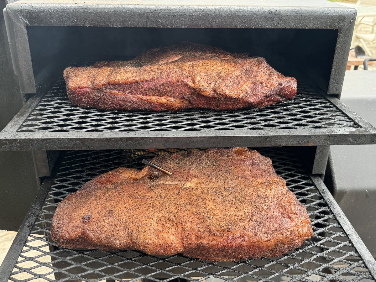 RanchRoadMusic's tweet photo. @John_Baumann_ Almost done with an 18 hour cook. https://t.co/FRJjO4hOhL