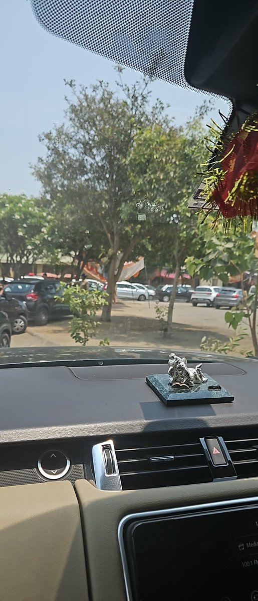 ArunGuptaaa's tweet photo. @pushkardhami why are you harrassing the tourists at the entry points..this is surprising...we are here to raise your economy and we are being harassed by your police https://t.co/KNjxDo1xRu