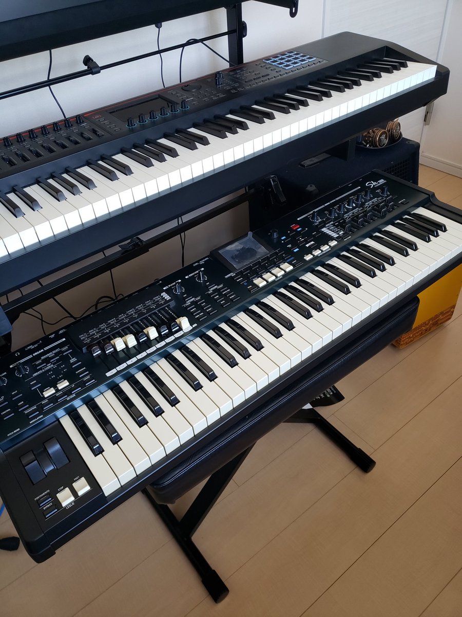 mc6s9mImz9lLKhg's tweet photo. うちにハモンドが来ました🎹
イベントで2台使うことを考えて、軽量なシンセを検討、購入しました🎵
かなり良いですよ☺️
#ハモンド
#SKPRO
#MNG https://t.co/dzdZhpQJUI