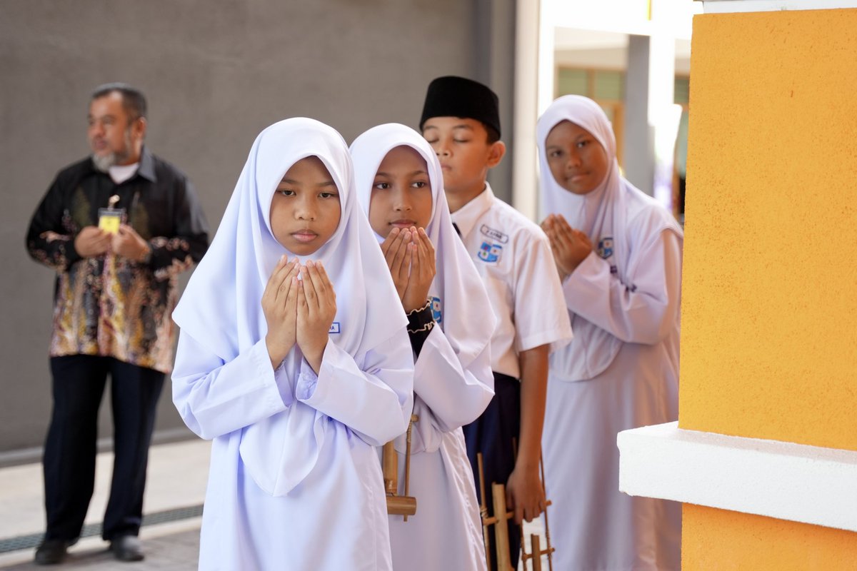 tokmatn9's tweet photo. Pagi tadi di majlis merasmikan Mesyuarat Agung PIBG Ke-48 SK Sendayan dan Anugerah Kecemerlangan UPKK Tahun 2023/2024 kepada pelajar yang berjaya mendapat keputusan cemerlang.
#BuktiBukanSekadarJanji
#ParlimenRembau
#Rembau
#TeamTokMat https://t.co/xFHcabPHb4