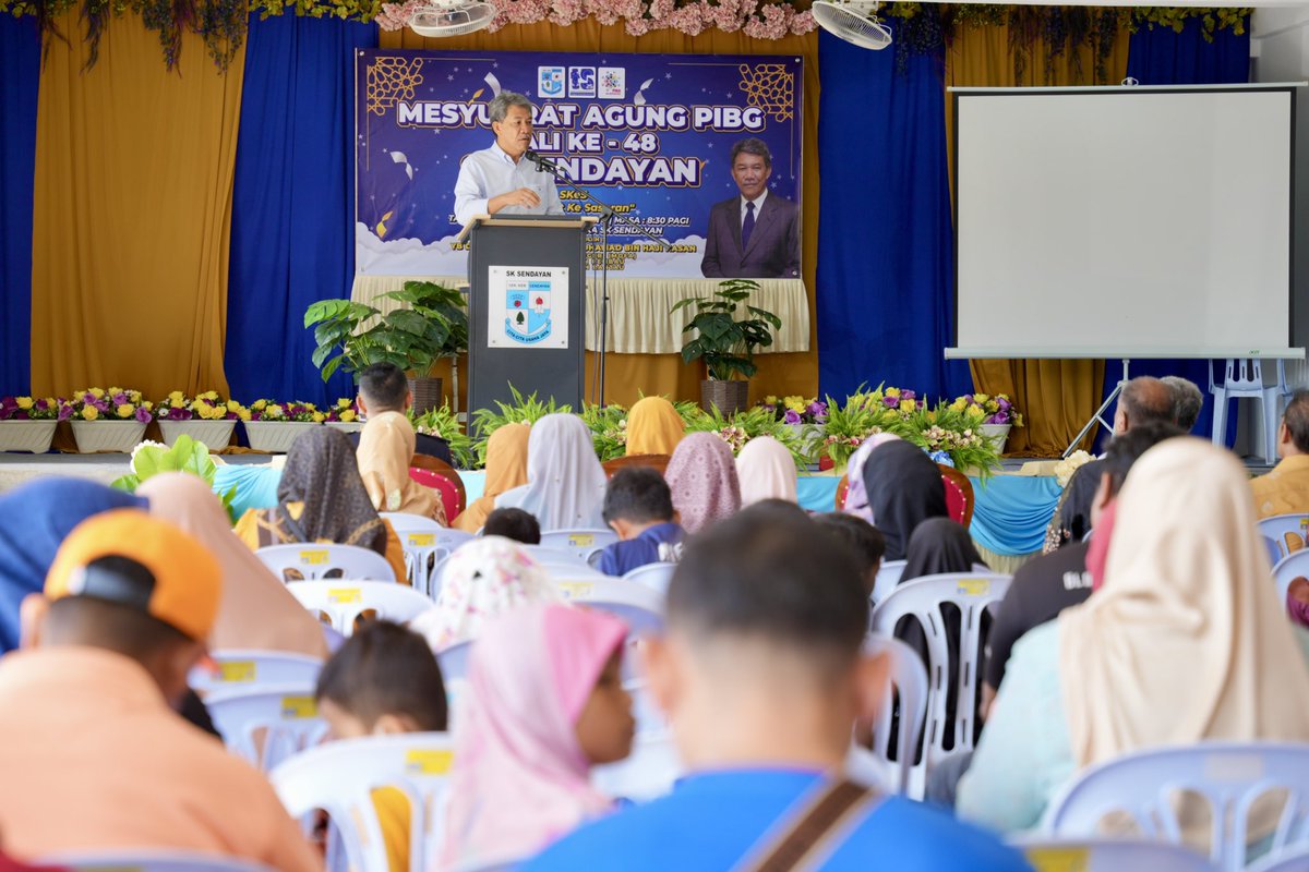 tokmatn9's tweet photo. Pagi tadi di majlis merasmikan Mesyuarat Agung PIBG Ke-48 SK Sendayan dan Anugerah Kecemerlangan UPKK Tahun 2023/2024 kepada pelajar yang berjaya mendapat keputusan cemerlang.
#BuktiBukanSekadarJanji
#ParlimenRembau
#Rembau
#TeamTokMat https://t.co/xFHcabPHb4