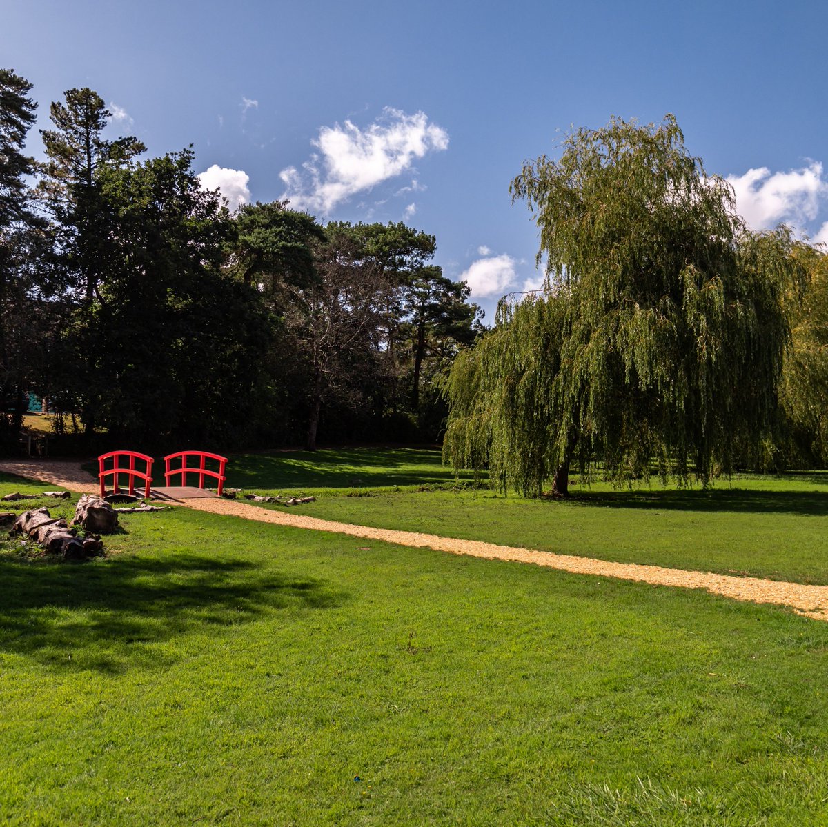 Explore some of our 2000+ acres of beautiful parks and gardens... A joy to be in and discover from every angle throughout the year... #LoveBournemouth⁠
⁠
bournemouth.co.uk/things-to-do/b…