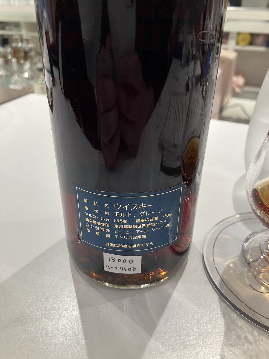 有言実行！ IDOLYにエヴァンウィリアムス23年を飲みに来ました🥃 しっかりした樽香、ビターなのに甘くボディも厚い 美味しいですね…