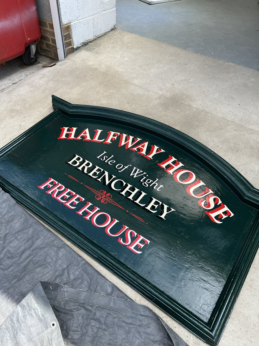 KnockoutPrint's tweet image. Completed just in time for this weekend's cider and beer festival @thehalfwayhousebrenchley. #knockoutsigns completed the refurb of the original pub sign, ten coats of paint and some new vinyl lettering. 21st century refurb but maintaining its original charm.