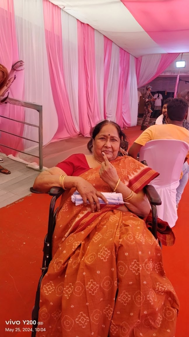 Despite her age and mobility issues,my mother #voted today!
What's stopping you?
#India
#Sambalpur
#GeneralElection
#AssemblyElections
#Odisha