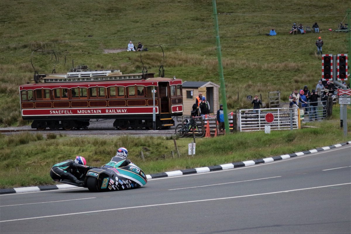 CAPTAIN_SPARKLE's tweet image. This many days &apos;til #TT2024  @3WheelingTT #sidecar #roadracing