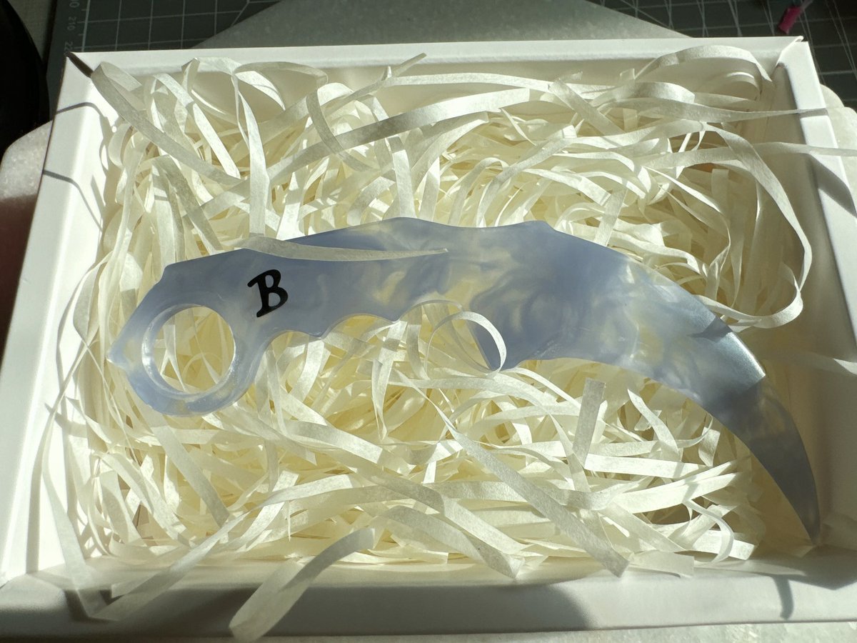 주문제작요청으로 제작한 💕
캔들 나이프🩵 투명 버전으로 제작 되서
너무너므 이쁘게 나왔어요 😍