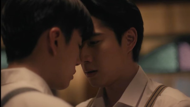 A yearning that kisses couldn't denote. 

Novel Khun Yai...

'If I could hide you away, lock you up in my place, then no one could look, or even touch you.'

#YaiJom
#IFeelYouLingerInTheAir