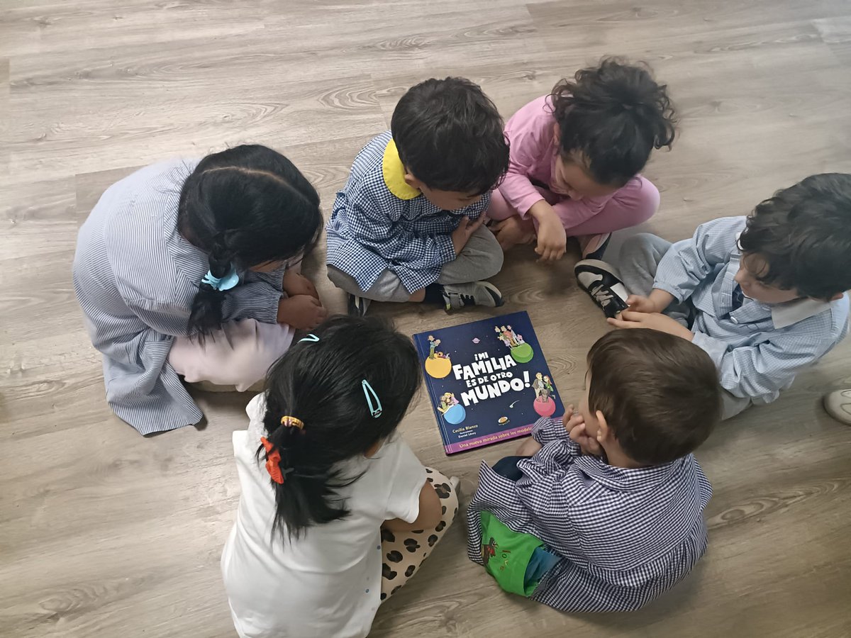 Los alumnos de infantil hemos trabajado la 'semana de la familia',  hablando de cómo es cada una de nuestras familias, hemos leído cuentos sobre diversidad familiar y hemos elaborado un regalito para nuestras familias.
#Díadelafamilia