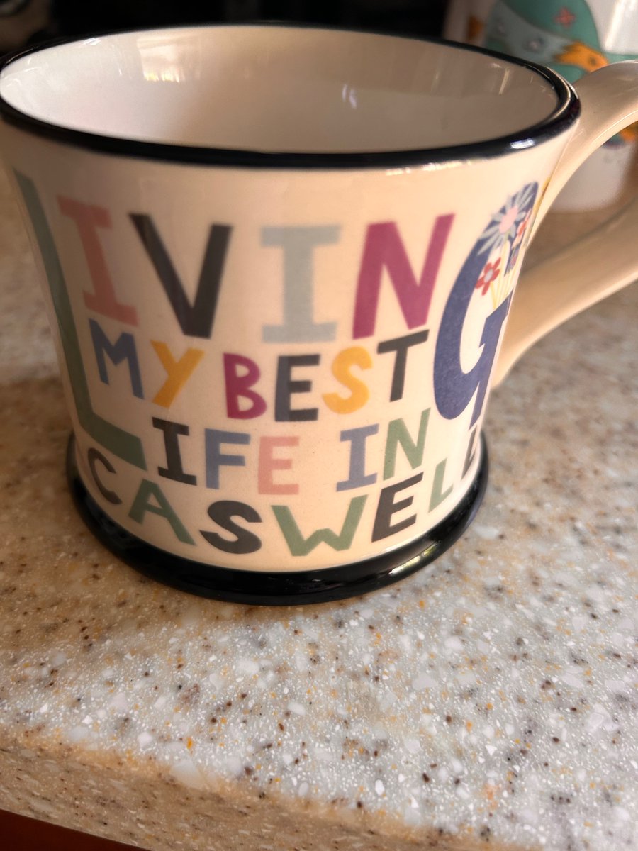 LizzieRobinson3's tweet photo. Last cuppa in my favourite cup before heading to my favourite place! Wales here we come! #gower #3cliffs #caswell #halfterm #switchoff https://t.co/FHL2jdA9lR