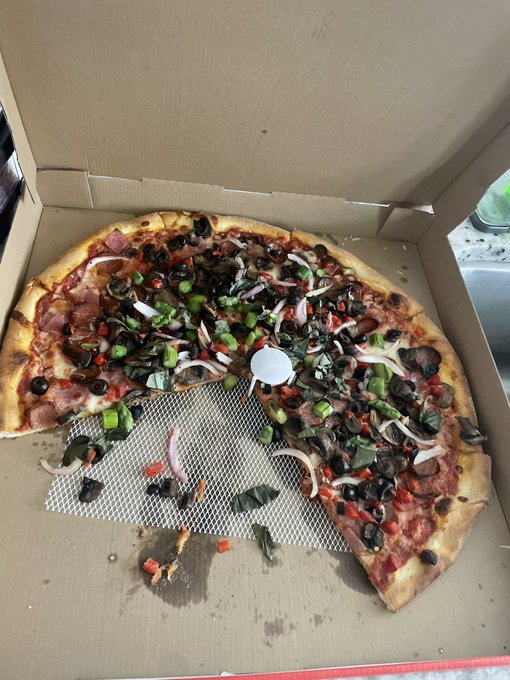 Hey what&rsquo;s up, you from outta town? #domdemarco #pizzagod https://t.co/yarHVZBzfT<a href="/tag/domdemarco"class="tags">#domdemarco</a><a href="/tag/pizzagod"class="tags"><span>#pizzagod</span></a>