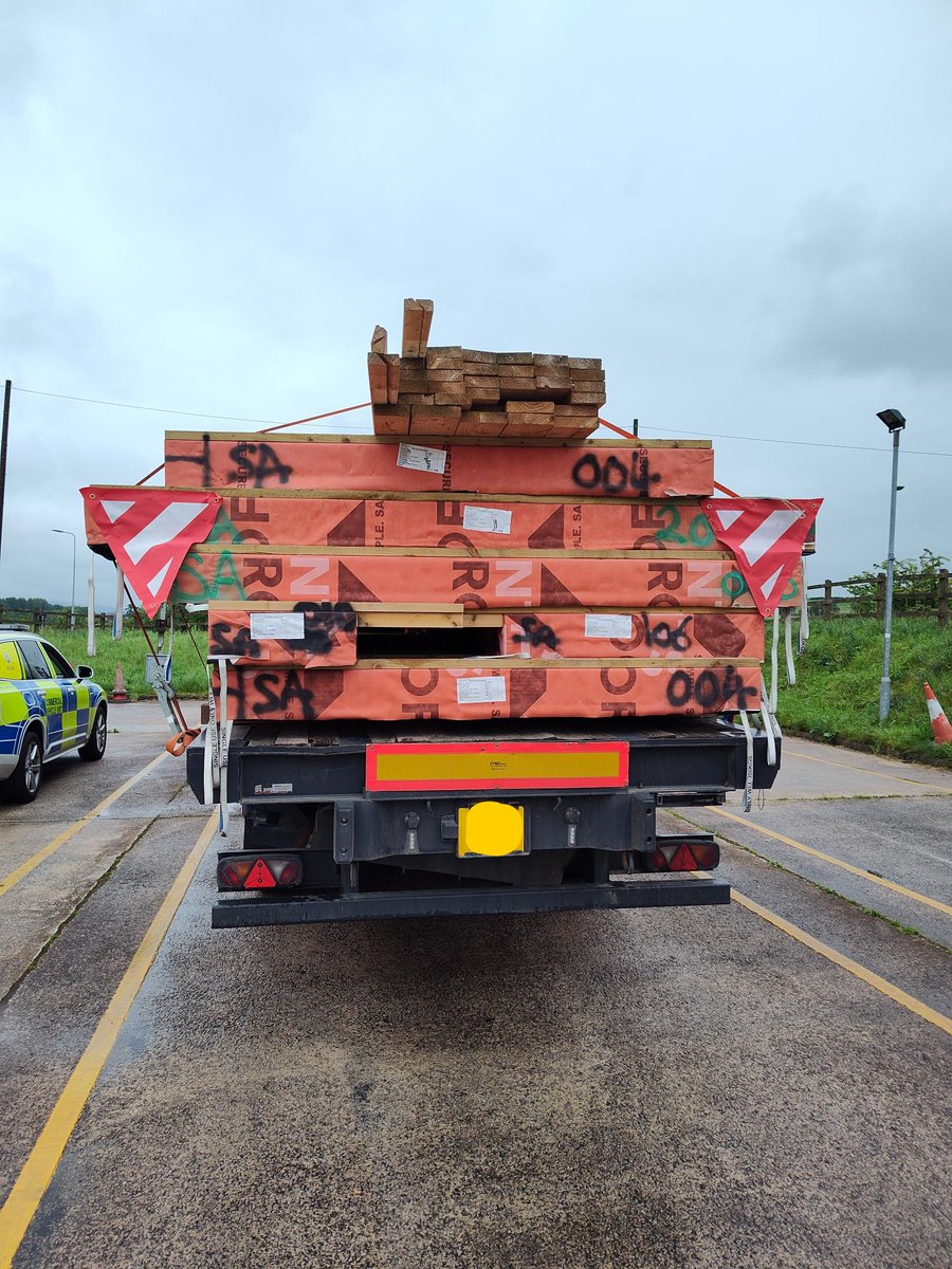 Just 2 of the stops from CVU officers yesterday. 1 vehicle was found to have an insecure load, with not a single strap being used to secure the load. The other vehicle, which was carrying an abnormal load, was found to be off route from their movement order. GFPNs issued #CVU