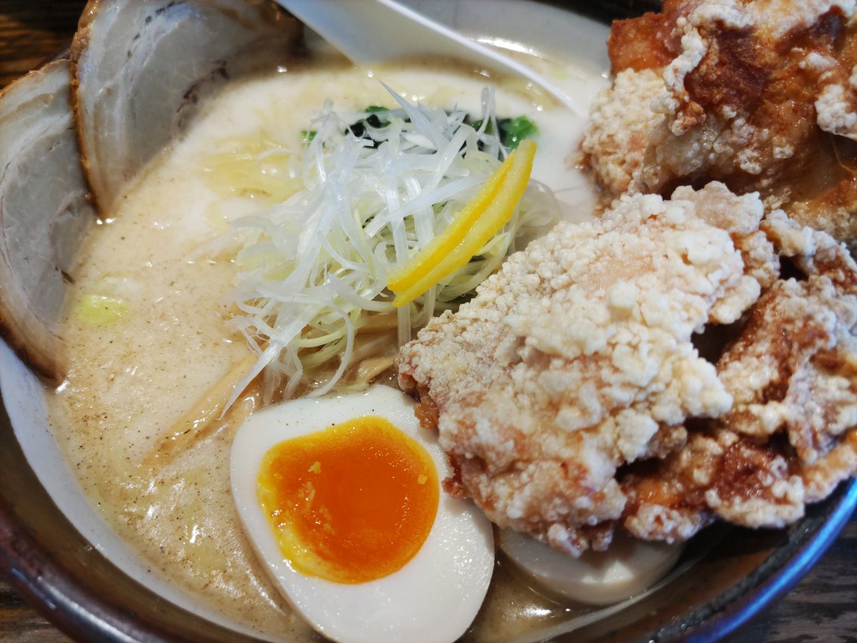 今日のラーメン

俺流塩ラーメン＠東急本店前店

渋谷に久々に行ったら、
変わった所の多さに唖然…
タイムスリップしたんか💦

塩ラーメン、こんなに美味しかったか…