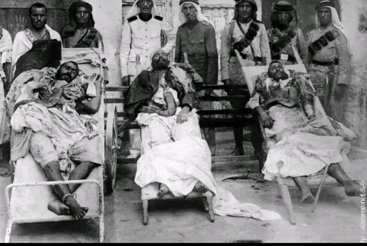 Yam_i1's tweet photo. مثل يومنا هذا السبت 17 ذو القعدة قبل 104 سنه عام 1341 هجرية استشهد حوالي 3000 من الحجاج بينهم علماء ومسؤولي بعثة الحج اليمنية لذلك العام في مذبحة اليمنيين في وادي تنومه في "عسير" عام 1923م .

الصورة لثلاثة أبطال من ال الحاضري
 من اليمن قاموا بمحاولة اغتيال ملك السعودية https://t.co/VXmponqZTD