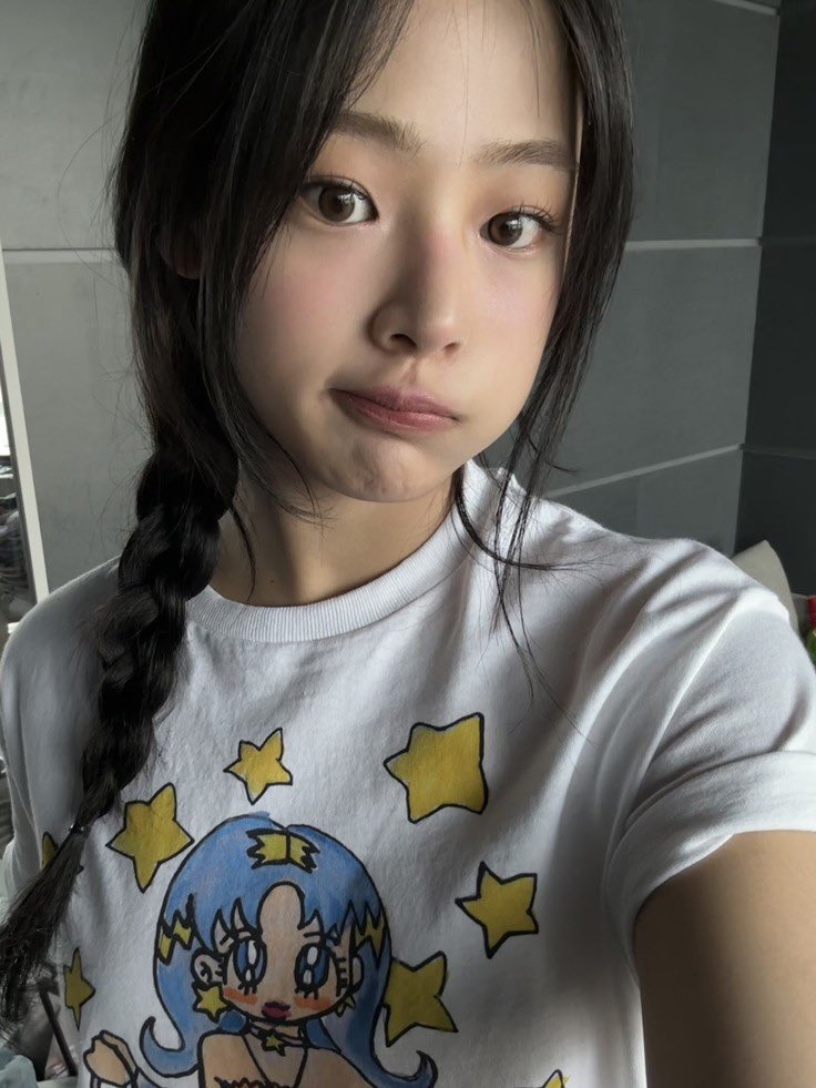 Sending you my selca, as 𝑠͟𝑤͟𝑒͟𝑒͟𝑡 and 𝑑͟𝑒͟𝑙͟𝑖͟𝑔͟ℎ͟𝑡͟𝑓͟𝑢͟𝑙 as 𝗯͟𝘂͟𝗯͟𝗯͟𝗹͟𝗲͟ 𝗴͟𝘂͟𝗺, bursting with charm and playful innocence. Hope it brings a smile to your face! 𖣠˚₊𖹭