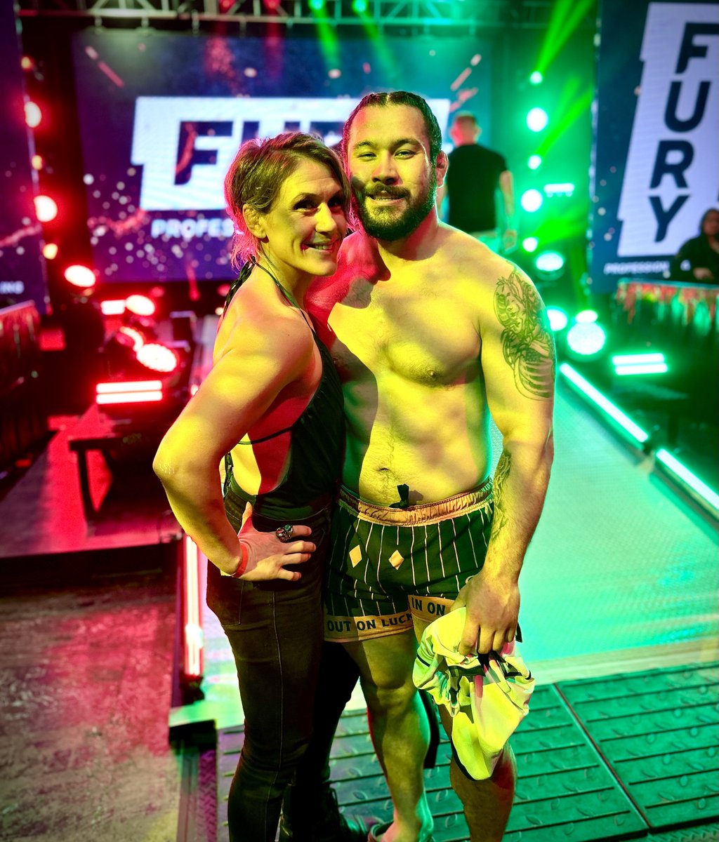 Daishi Goto with partner <a href="/DeAnnaDBennett/">DeAnna Bennett</a> after his dominant win at #FuryPro10 tonight!