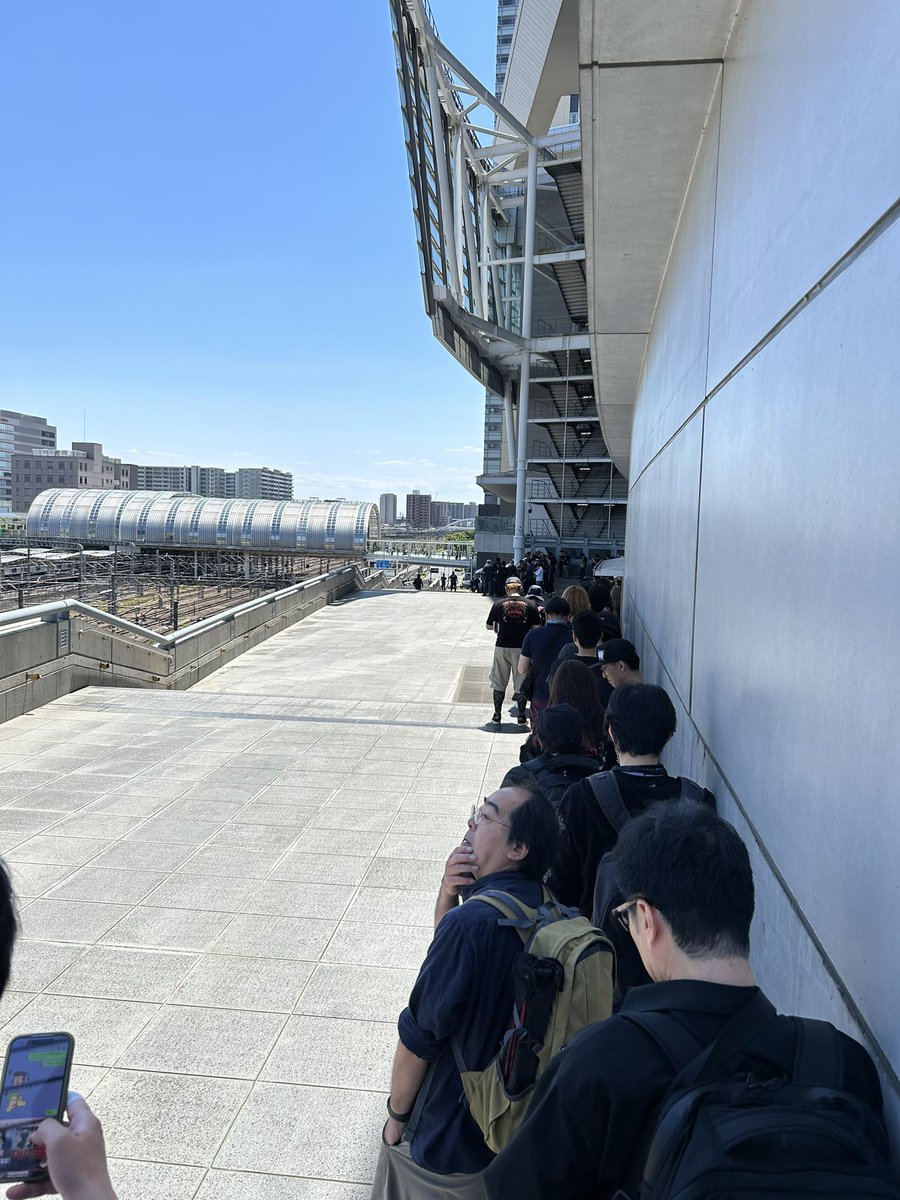 shirouk22's tweet photo. もうここまで並んでる
#FOX_FEST https://t.co/B3SEDgIH8M