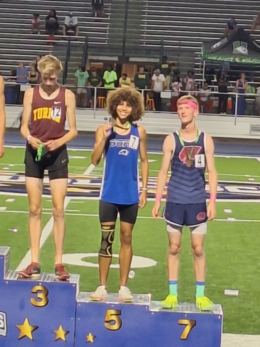 Congratulations Sam Darmanie for placing 5th place at Regionals in the 3200! He received the At Large Bid and will be going to State!