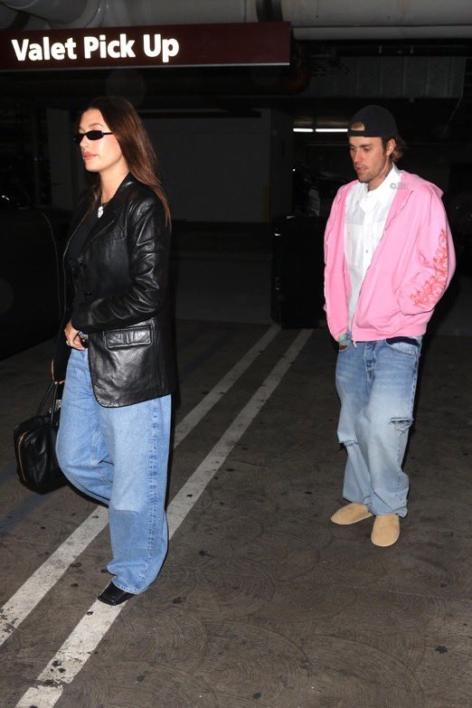 CLTracker's tweet image. May 23: Justin Bieber and Hailey Bieber spotted arriving at Lucky Strike in Hollywood,California #justinbieber