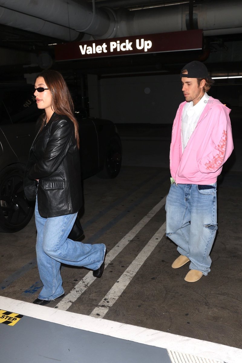 CLTracker's tweet image. May 23: Justin Bieber and Hailey Bieber spotted arriving at Lucky Strike in Hollywood,California #justinbieber