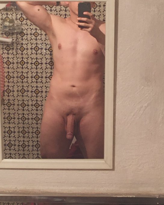 Yo s&oacute;lo me estaba tomando una foto y termin&eacute; ech&aacute;ndolos 🍆💦🥵  RT🔁 DM✉️  @CulioneroFilms @Universal_C_xxx<a href="/tag/mask"class="tags"><span>#mask</span></a>