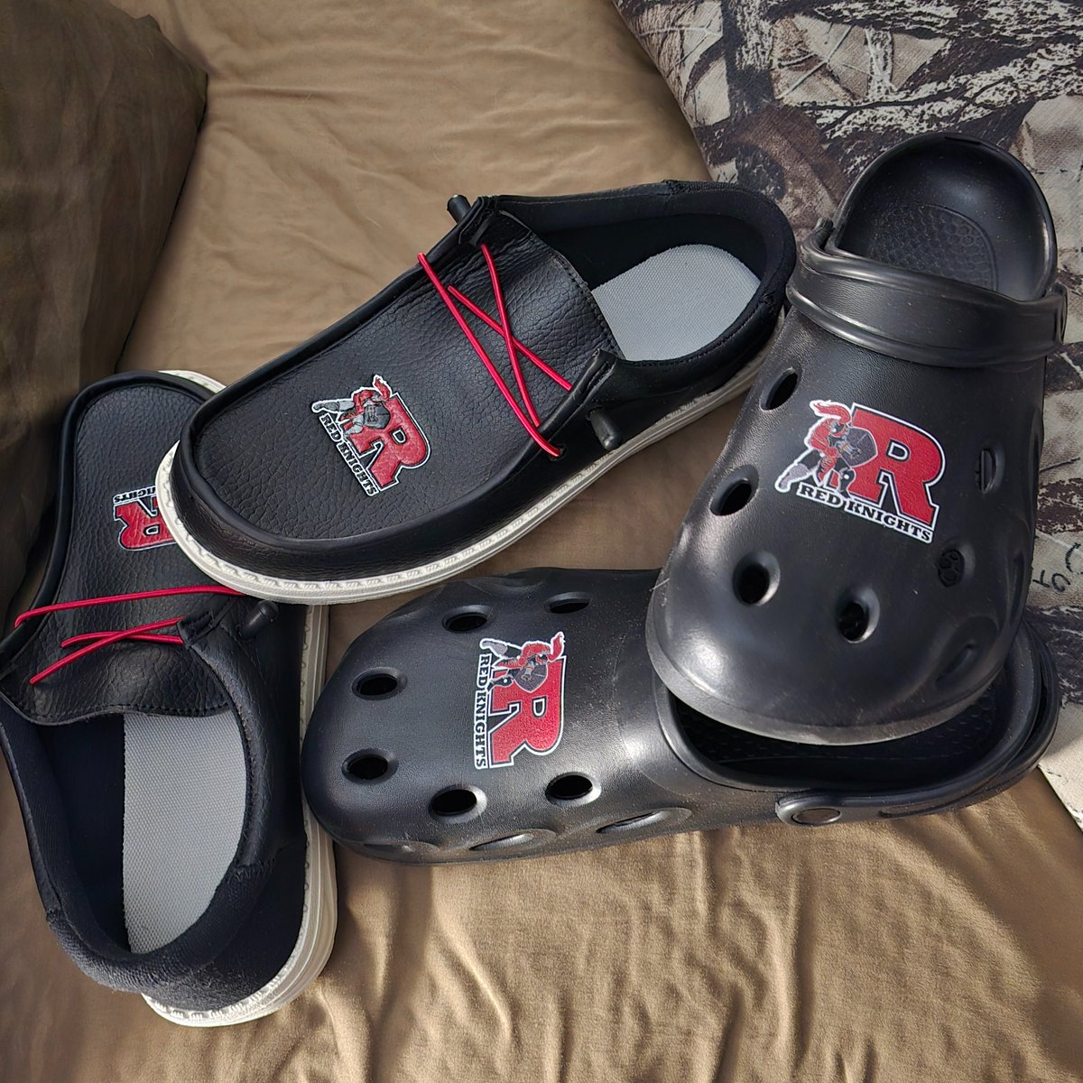 prideslides's tweet photo. The Northeast Middle School Red Knights went closed-toe for any occasion with their cool new Gaitors and Underdawgs!

#customslides #customclogs #promotionalproducts #promo #swag #spiritwear #teamapparel #teamgear #fundraisingideas #fundraiser #customsandals #customslidesandals https://t.co/DJvZg73JX4