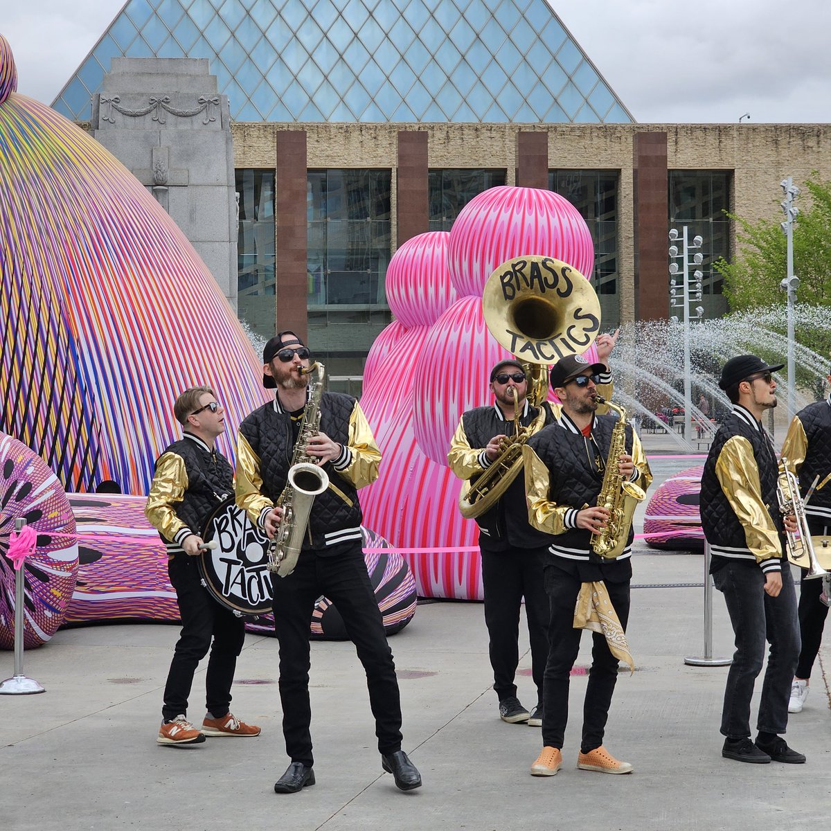 ECCMALL's tweet photo. We enjoyed a great performance yesterday at Churchill Square with The Brasstactics and the Kin-D Thai Food Truck 🎷 Thanks to @edmontondtwn for hosting Downtown Spark!

#dtspark #yegdt #edmontonliving https://t.co/6zV0RdChGU