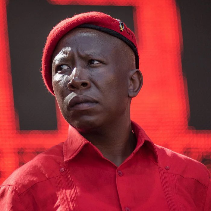 🇿🇦 Julius Malema es el líder comunista de la extrema izquierda en Sudáfrica. Lleva años pidiendo el genocidio de los 4 millones de blancos que viven en Sudáfrica. Malema podría ser elegido Primer Ministro de Sudáfrica en unos meses. NADIE TOCA EL TEMA, en estos casos la ONU no