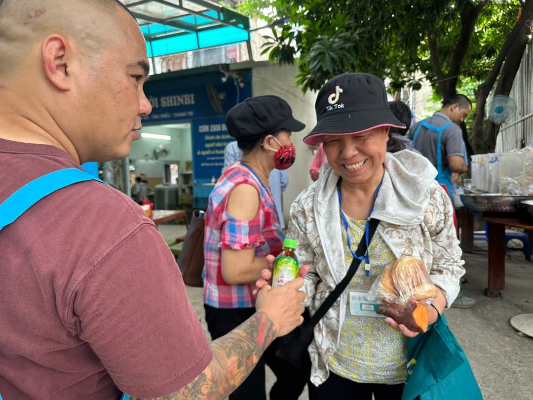 Nucuoi_shibi's tweet photo. ❤️Những nụ cười luôn là niềm vui và hạnh phúc của chúng mình.👇😁👇
👉Thực đơn cơm 2k Thứ 6 ngày 24/5 (350 suất)
#nucuoishinbi #com2000 #com2k
- Chả cá sốt cà chua
- Trứng cuộn hành
- Ngồng cải luộc
- Canh bầu tép khô
- Tráng miệng: Xoài tứ quý
- Tặng mang về: Bánh burger mè, nước Trà xanh mơ muối, khoai lang luộc