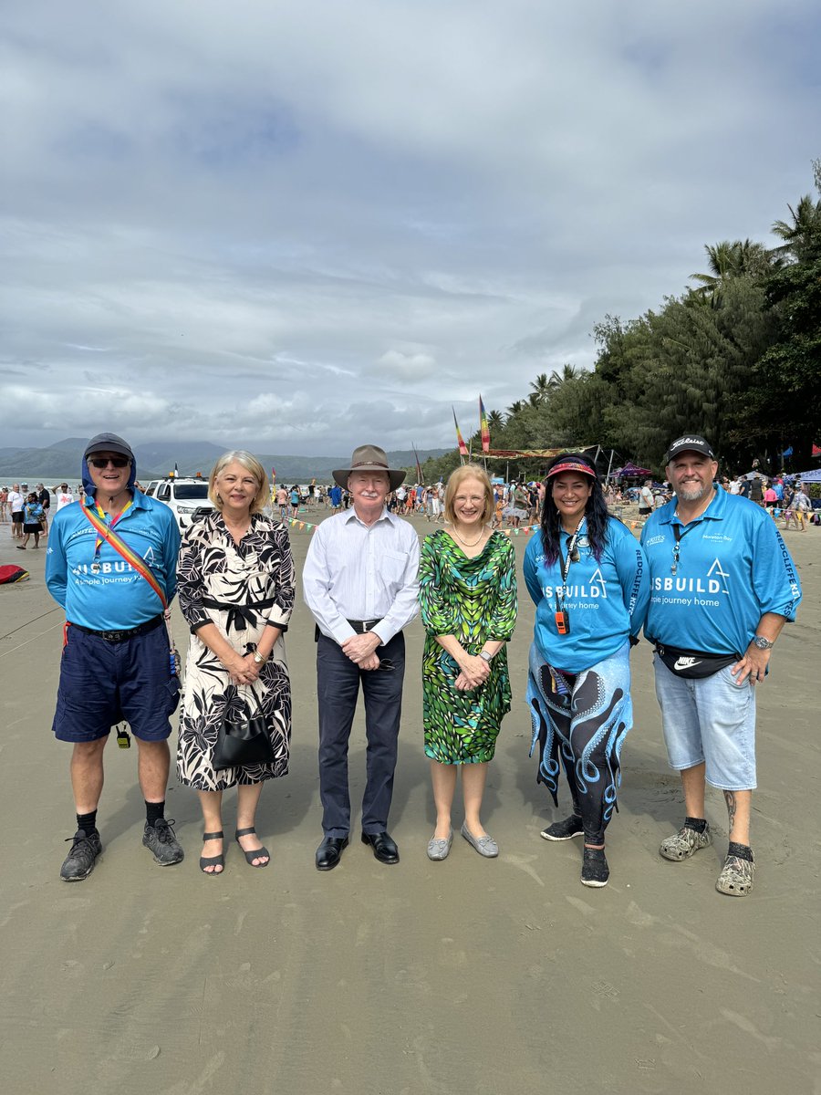 QldGovernor's tweet photo. The Governor and Professor Nimmo attended a Kites Queensland event on Four Mile Beach, joining families enjoying the display of giant kites as part of Port Douglas Carnivale’s Family Beach Day. @DouglasShire @PDCarnivale #GoTroppo #PortDouglas #Carnivale https://t.co/9OGwhWOfTP