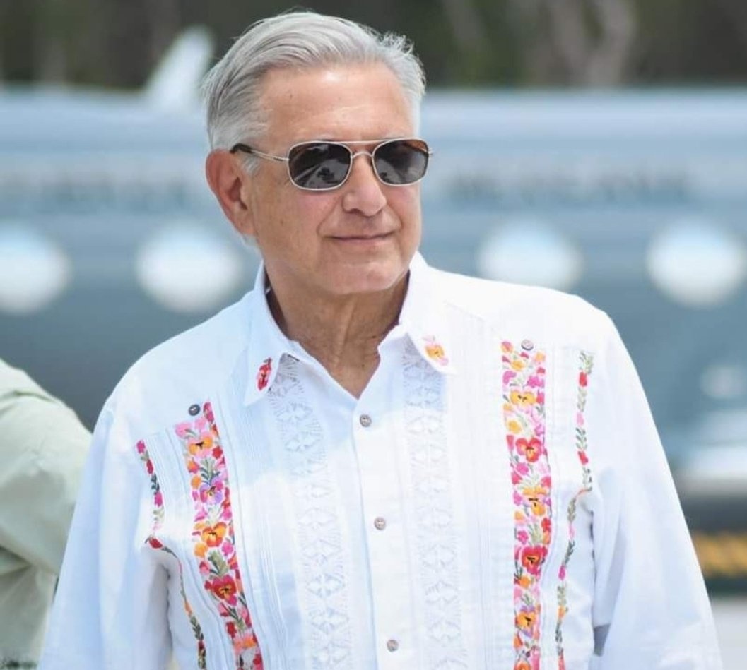 AngMariscal4T's tweet photo. El hombre que puso de rodillas a toda la oligarquía mexicana.
Una leyenda

☝️ https://t.co/hnTa2SCvva