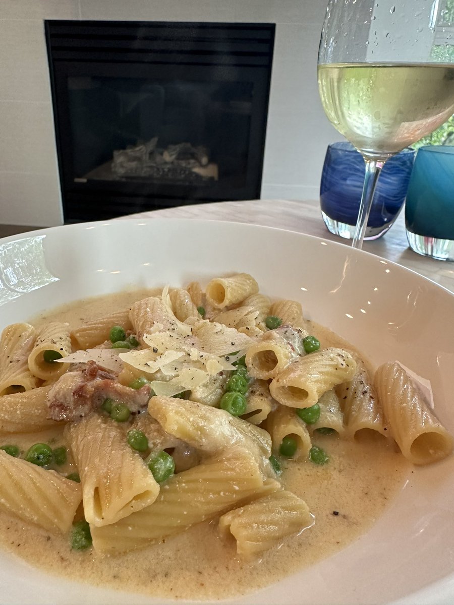 Friday night dinner 👩🏻‍🍳 Recipe: Milk Street Tuesday Nights cookbook- Rigatoni Carbonara with Ricotta