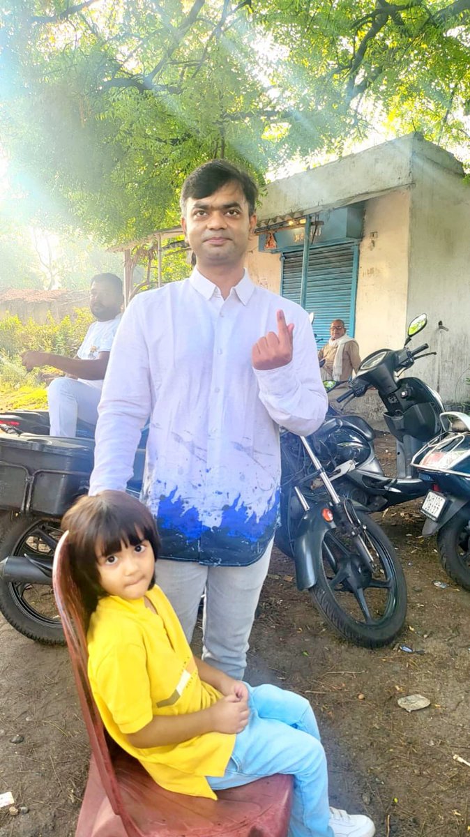 लोकतंत्र के महापर्व के अवसर पर अपने बूथ पर सबसे पहला मतदान किया।#DhanbadLoksabha #VoteForAnupama