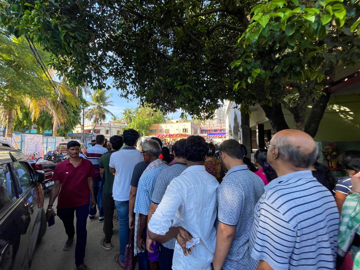 Happy to see a large number of people queuing up for voting in Bhubaneswar!!

That’s the spirit of Bhubaneswar, hope the voting % is better this time!!