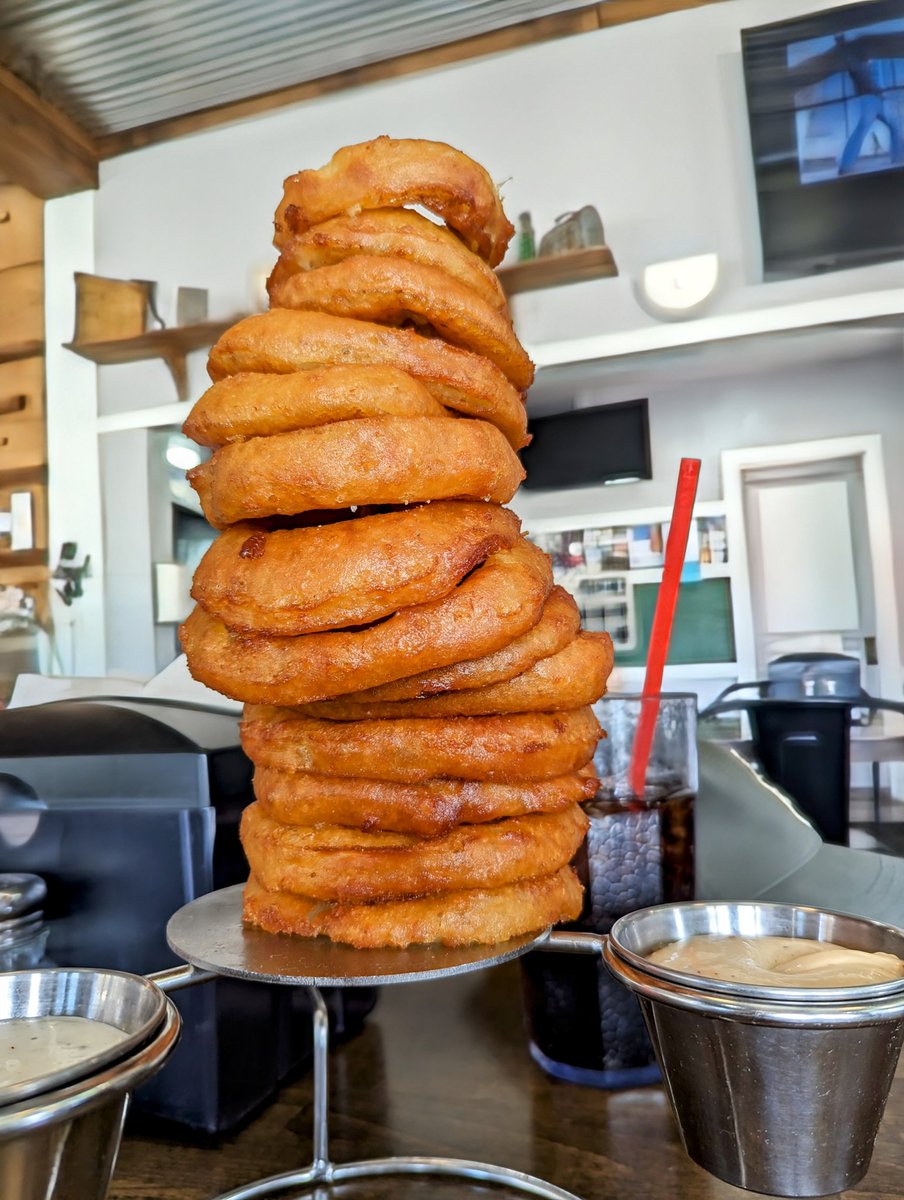 How many onion rings on this onion ring tower and what's your dipping sauce choice?