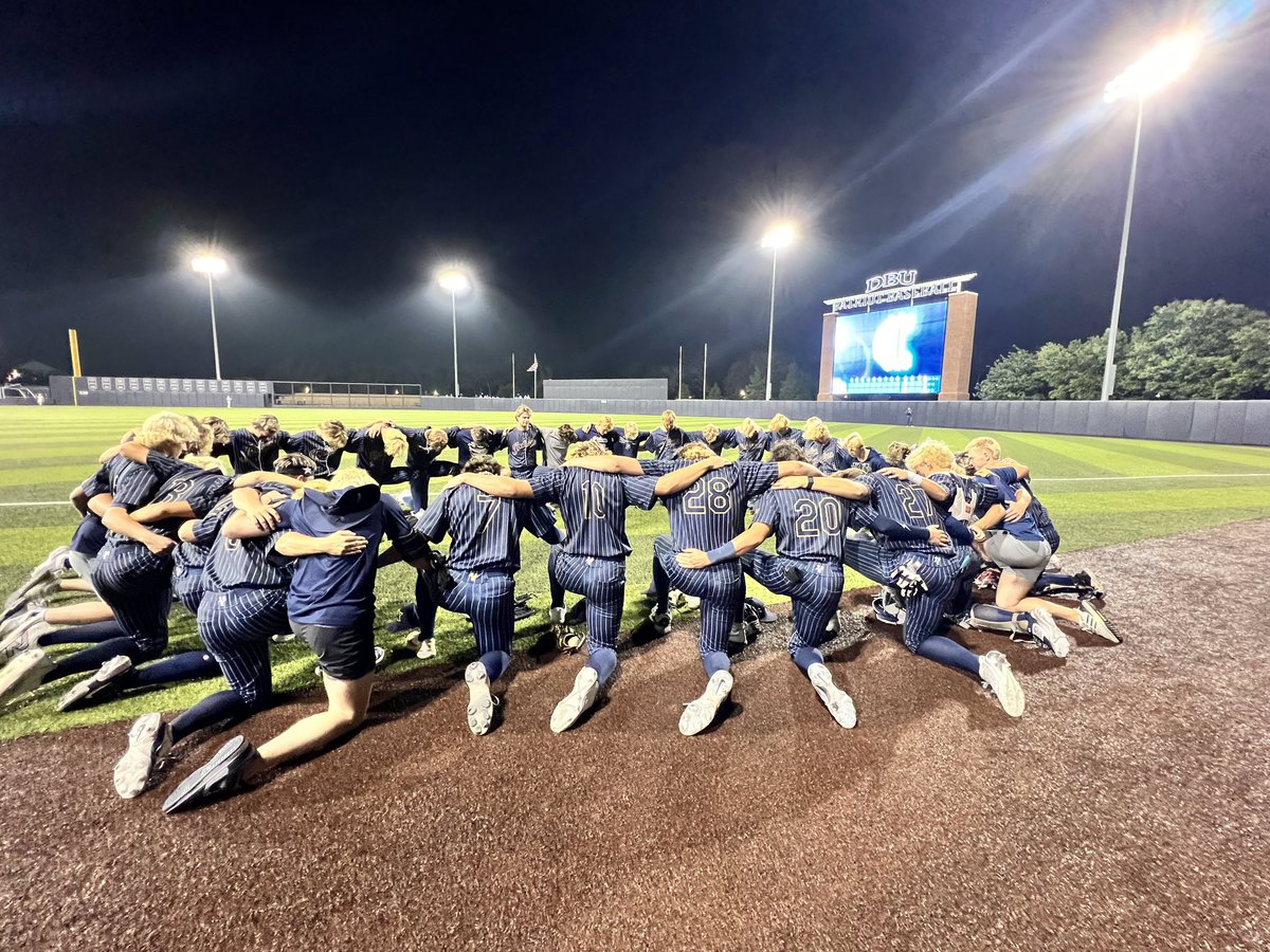 After a two hour and ten minute weather delay, we ts finally time! 6A road to Round Rock. Let’s goooooo @KHS_Baseball !!!!!! #WinTexas