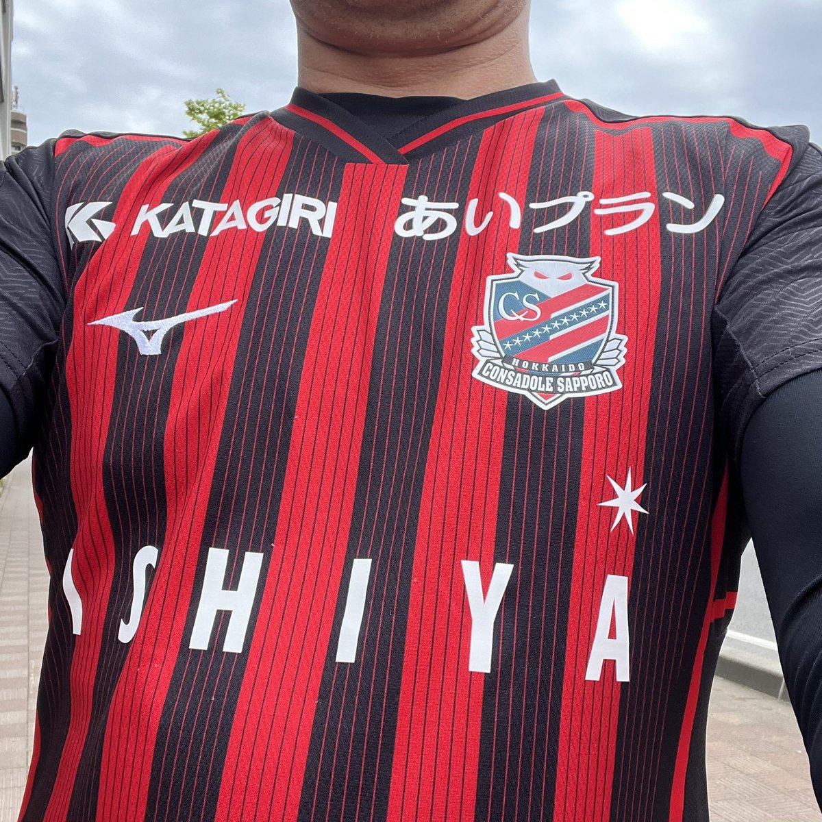 NaKaChArLiE's tweet image. 不屈の背番号を背負って走ってきました。
これからドームに向かいます。
#コンサドーレユニラン部
 #run4consadole
#run2win