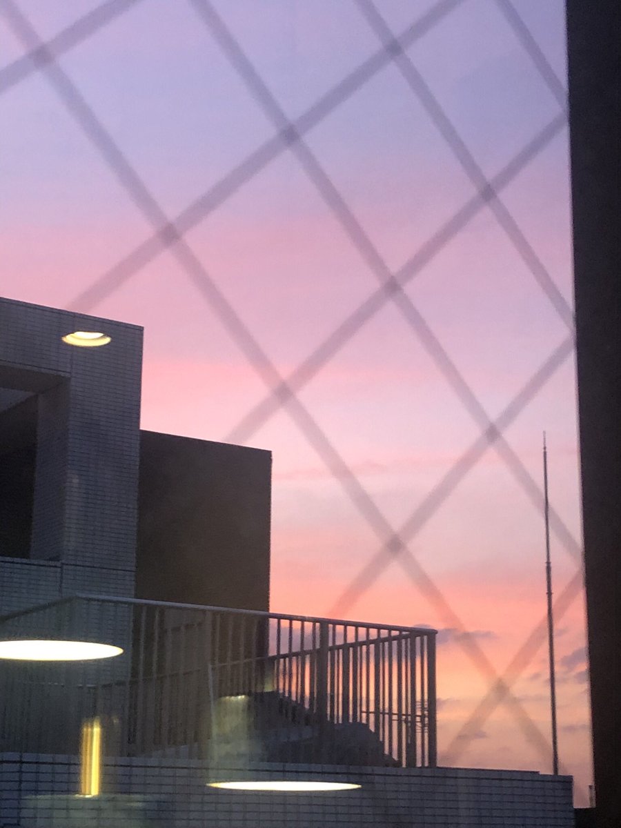 cafelatte123's tweet photo. #TheBTShashtagProject
@BTSHashtagPrjct
#BTS 
@BTS_twt
@bts_bighit

#SunsetforTae
#Taehyung
#VOfBTS

Not a wonderful picture by any means (me blaming the reinforced glass) but it is a Tokyo #SunsetForTae nevertheless. https://t.co/GczhXLJbU2