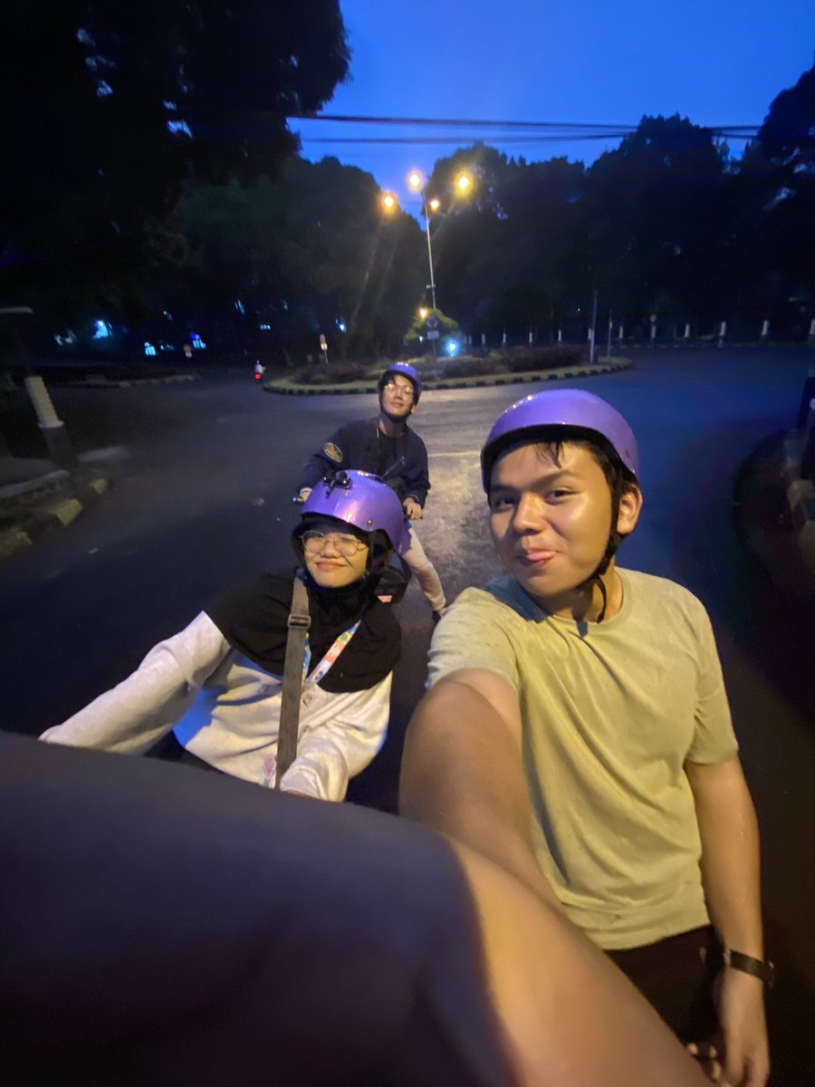 _R4FI's tweet photo. this is us before n after kejebak ujan di unpad krn main beam! HAHAHAHAHA https://t.co/vYquvbgRL1