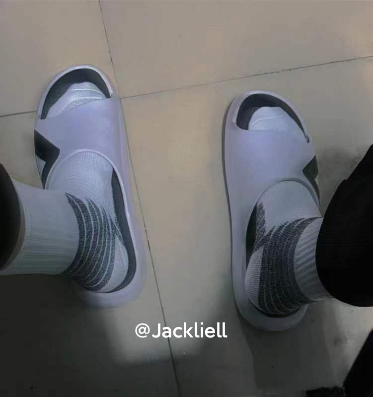 JackLiell's tweet photo. 打球回来全身汗 https://t.co/hmHcr2yGbI