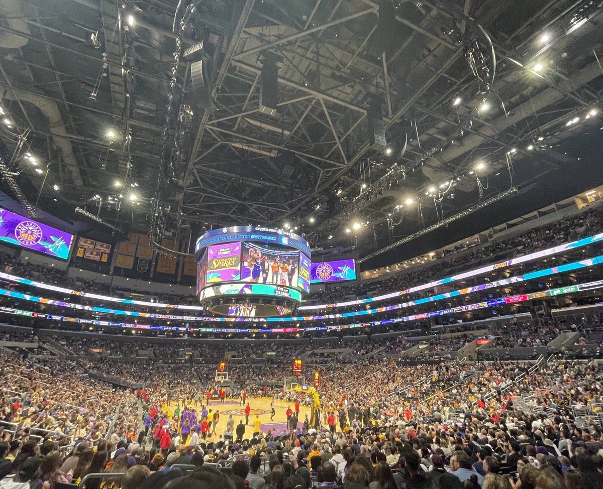 Los Angeles on: 
- Thursday: Angel City and San Diego Wave
- Friday: Indiana Fever and Los Angeles Sparks

Both stadiums packed 🏟️ 

Women’s sports 📈