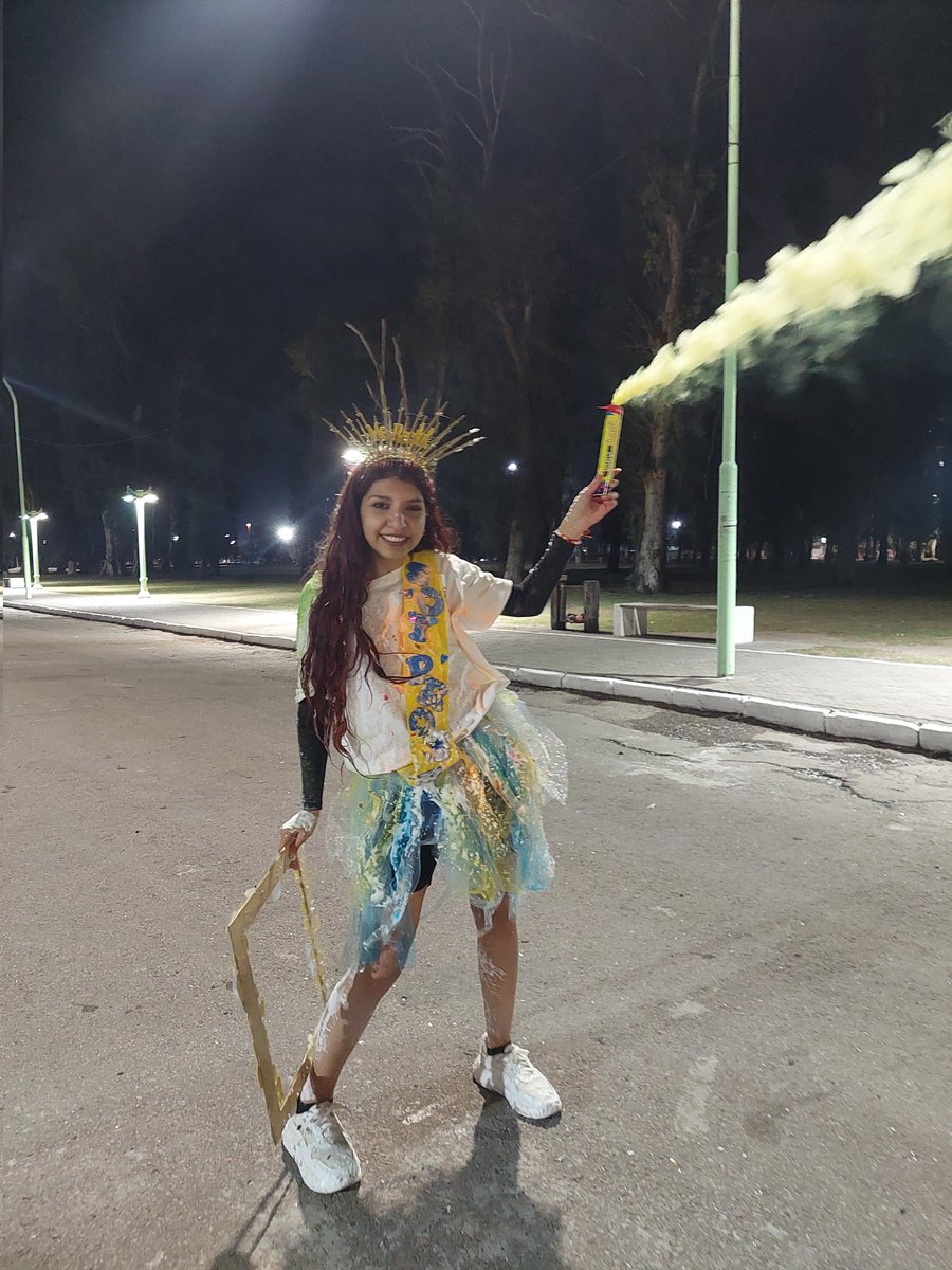 Orgullosa de mi hermosa hermana!!! Felicidad total!!! Profe de Lengua y literatura... te amo