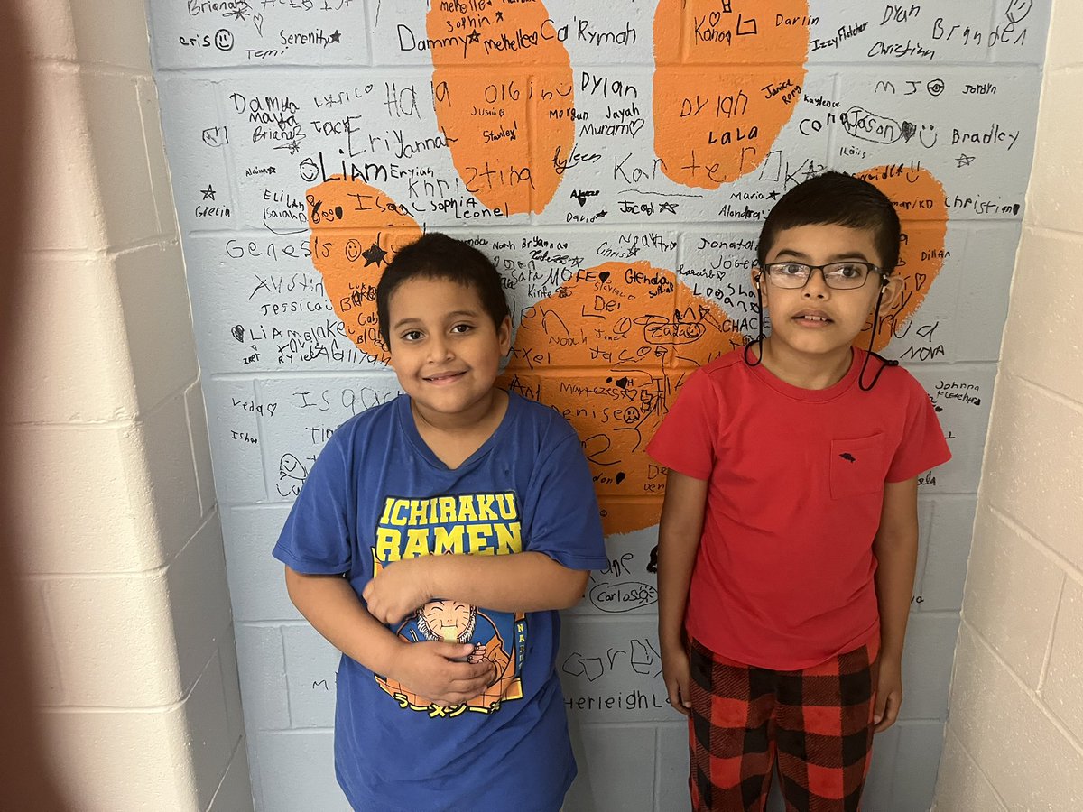 Virtue shout out and many smiles <a href="/MartinBlvdES/">Martin Blvd Elem</a>! <a href="/kwhisner/">Katie Whisner</a> <a href="/jenbecker08/">Jen Becker</a>