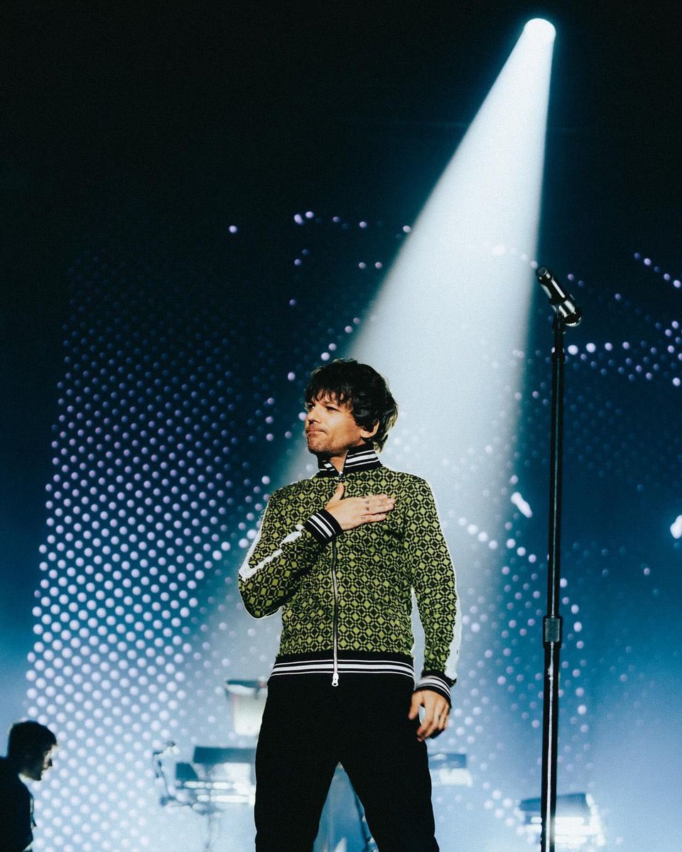 Ellabexg's tweet photo. Santiago, this show will live with me forever. I fucking love you all.” - Louis tonight 🥺 #FITFWTSantiago https://t.co/Pfzway9zc0