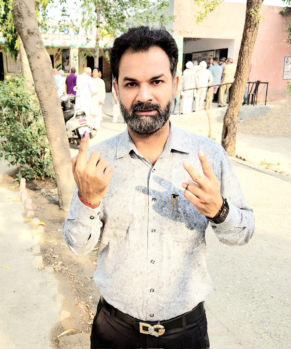 devinder_gautam's tweet photo. मैंने अपना वोट देशहित को ध्यान में रखते हुवे लोकतंत्र को बचाने के लिए कर दिया, क्या आपने अपना वोट किया?
मेरा वोट संविधान को बचाने के लिए, लोकतंत्र की सुरक्षा के लिए। @AAPHaryana
@INCIndia @_INDIAAlliance
#VoteForChanges #VoteForIndiaAlliance https://t.co/NJcD3IZGzS