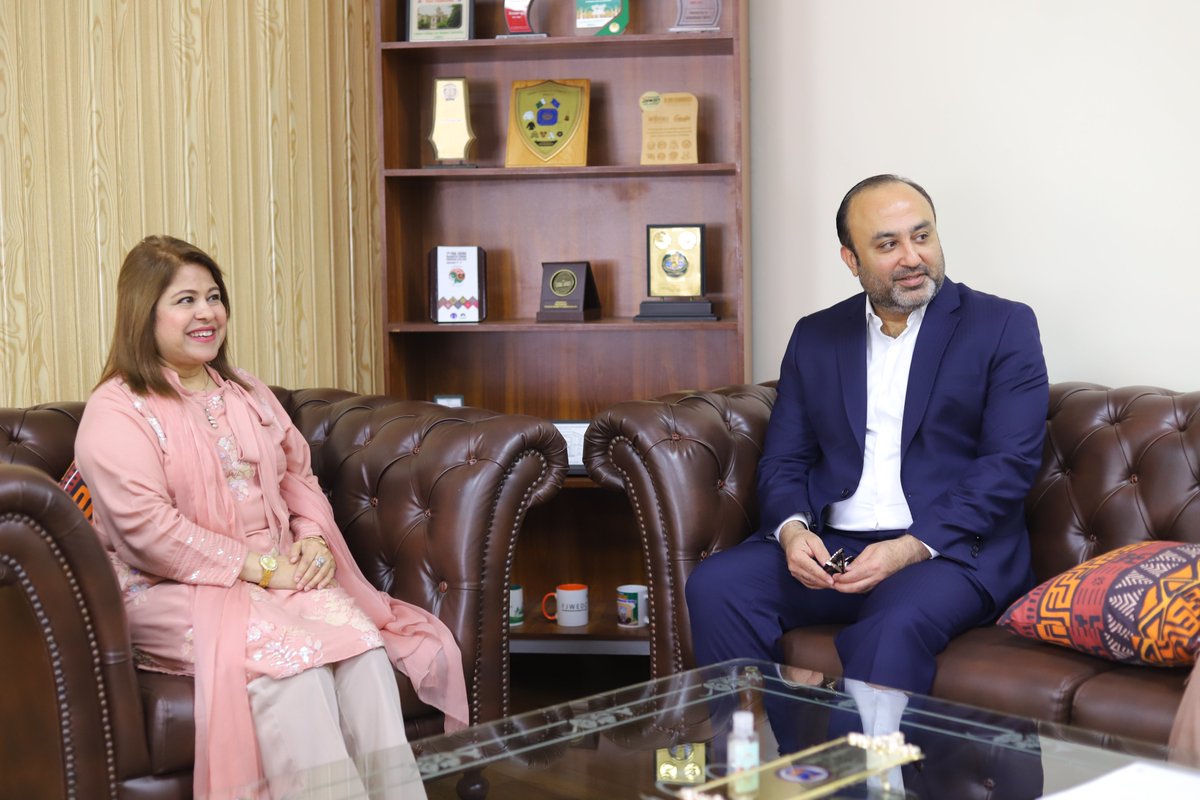 ORIC_GCWUS's tweet photo. @gcwus_official signed a double MOUs with Classic School System (CSS) and University of Sialkot. Academic and research collaboration were the main focus. Mr. Faisal Manzoor, Chairman BoD @USKT_1 and CSS and Prof. Dr. Zarrin Fatima Rizvi signed the MOUs. @hecpkofficial #CSS https://t.co/rMfTFQBn3Q